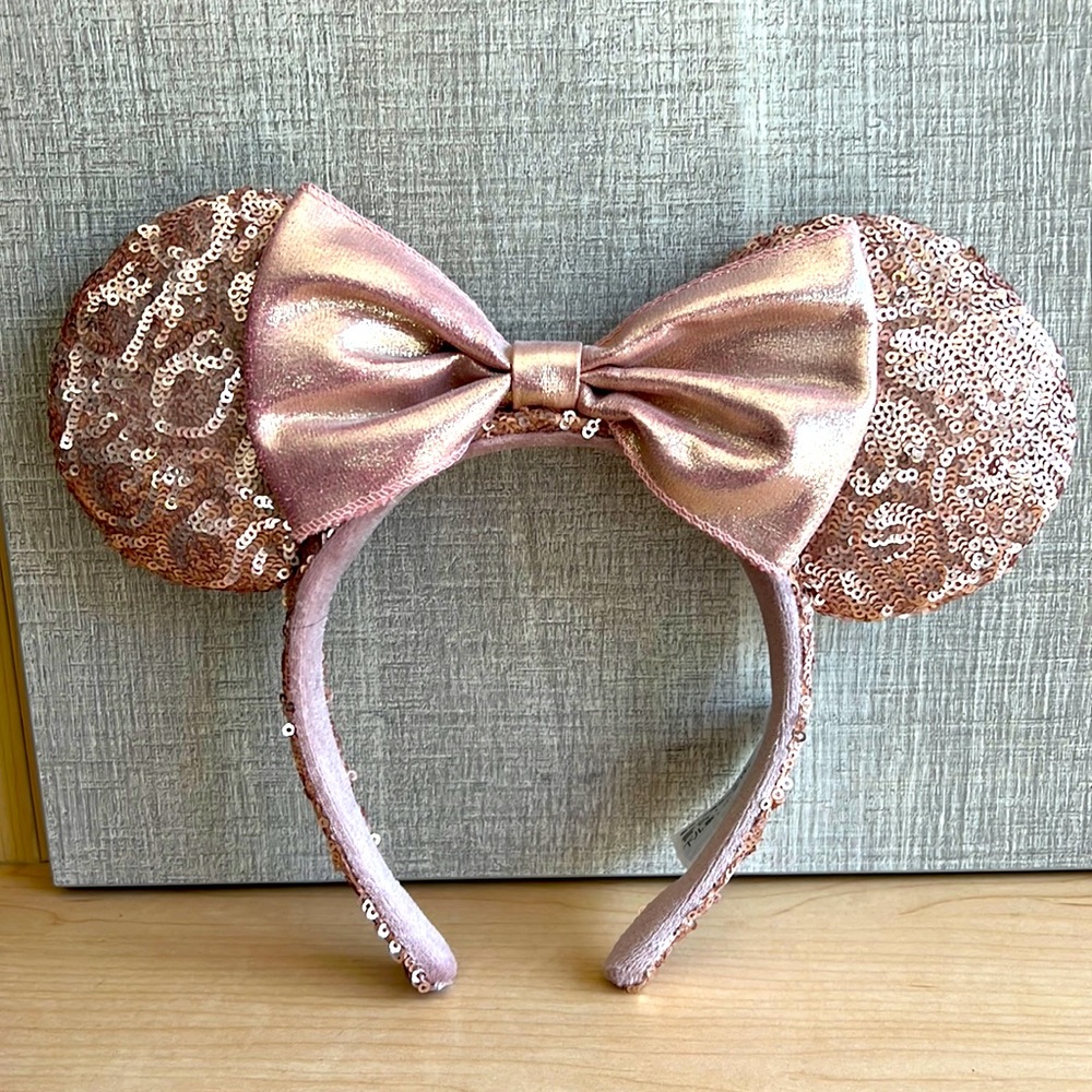 Authentic Minnie Mouse Ears DisneyParks exclusive. Rose gold sequins